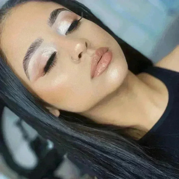 1 Single eyeshadow - Picture 2 of 11